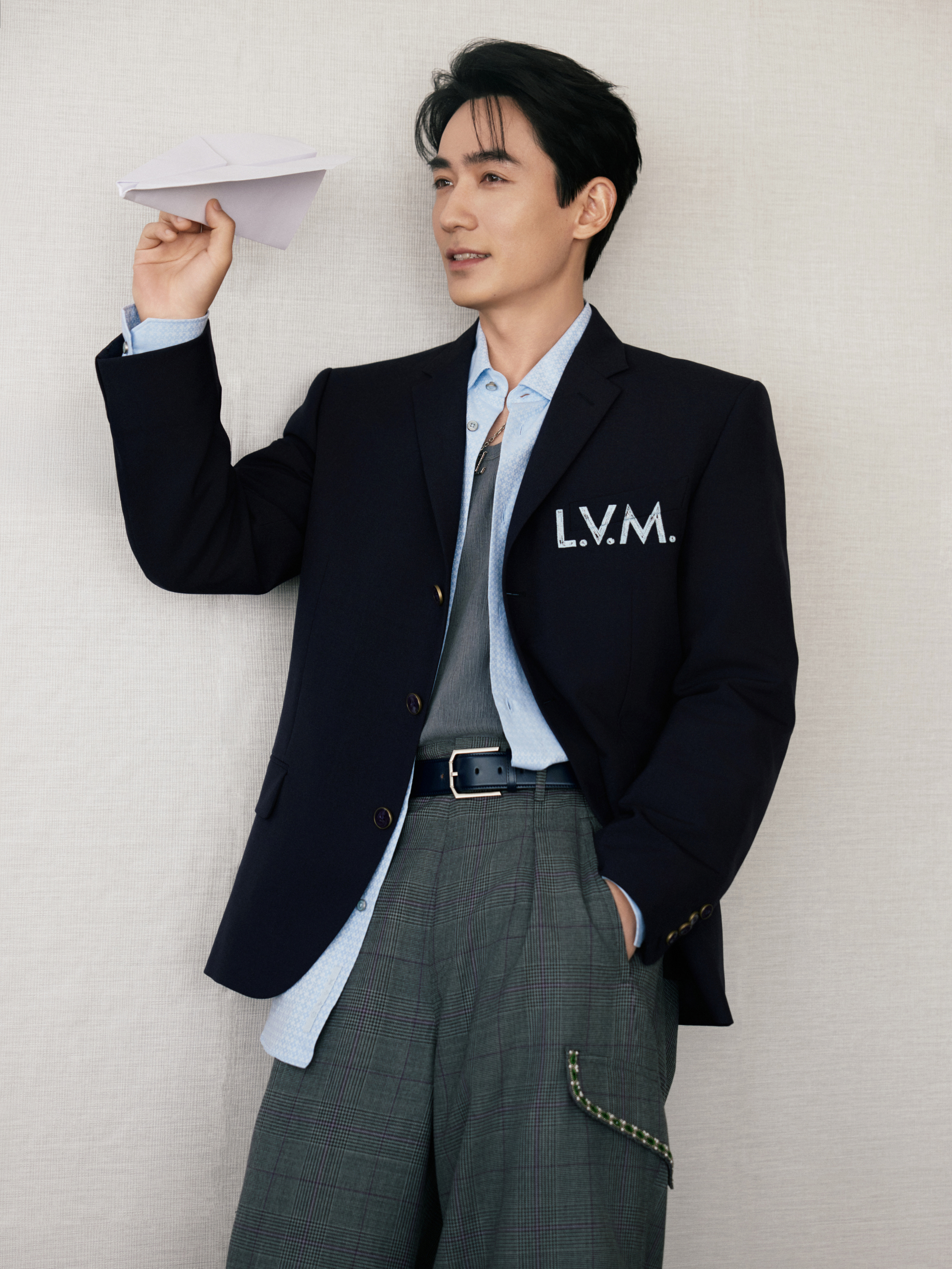 朱一龙今日出席Louis Vuitton线下活动造型大片，演绎品牌26春夏系列时