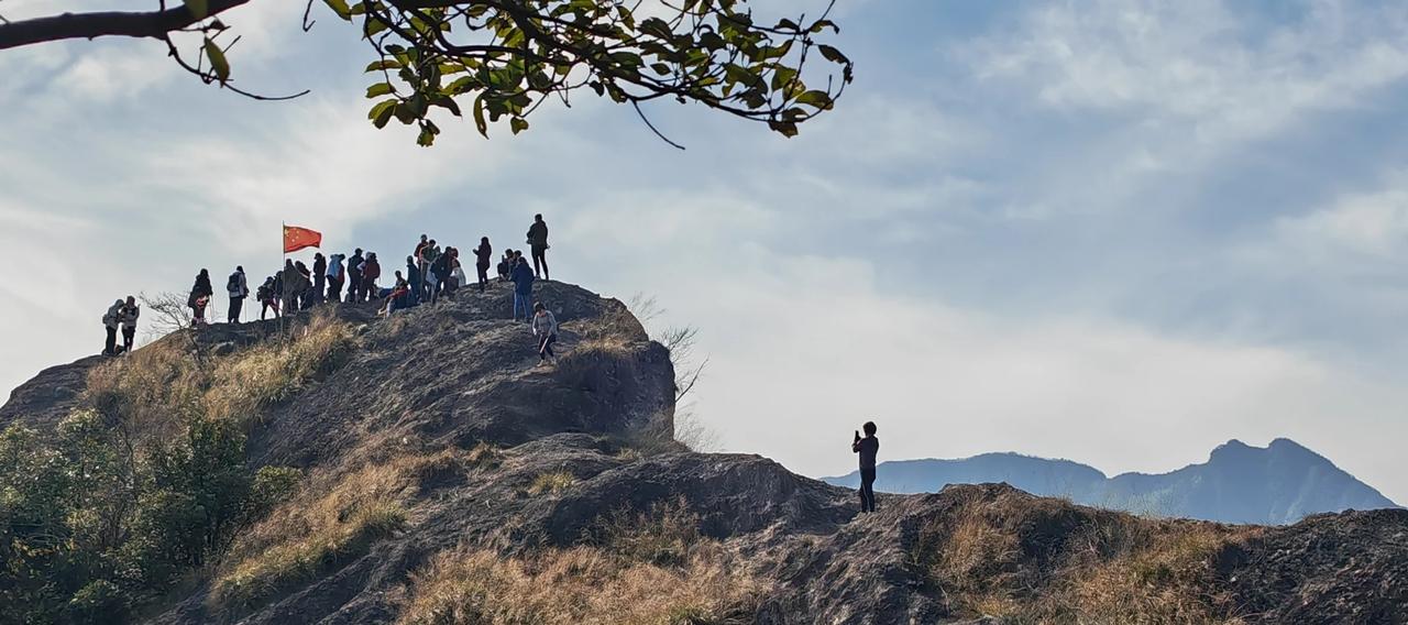 11月1日：呼狗崖，攀爬的乐趣
上海出发｜11.1一日游
📍11月徒步计划--