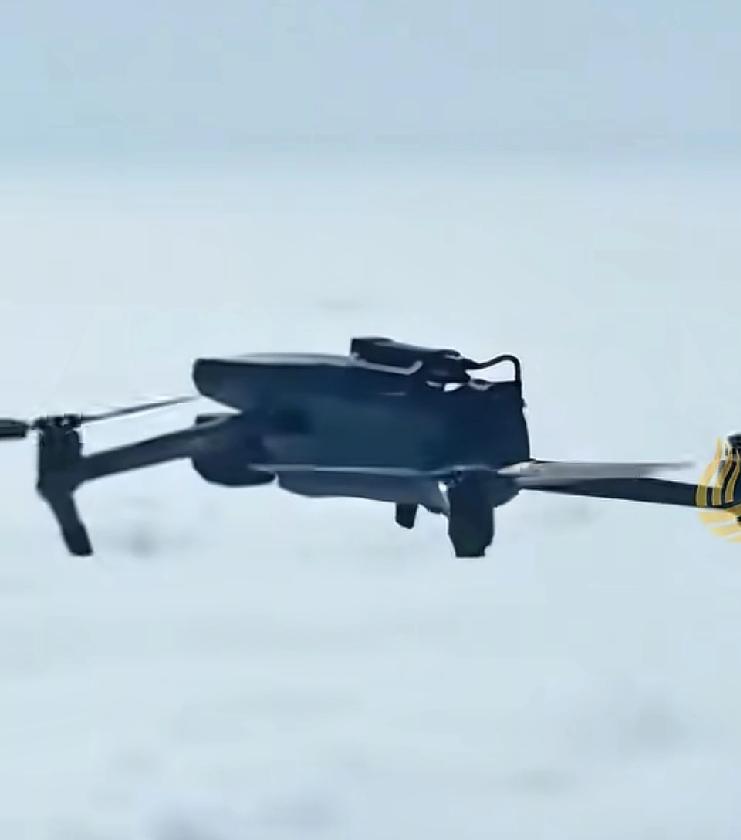 以后再也不敢坐飞机了
最近有人在坐飞机，经过广东上空的时候，竟然发现窗外有无人机