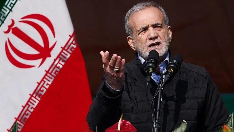 美军三艘核动力航母集结中东摆足威慑阵仗，却连与伊朗外长当面说句话的机会都得不到，