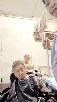 这是在养老院吗？老人也太可怜了 ​​​
