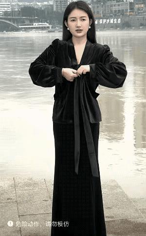 这里能游泳的吗？

不懂就问