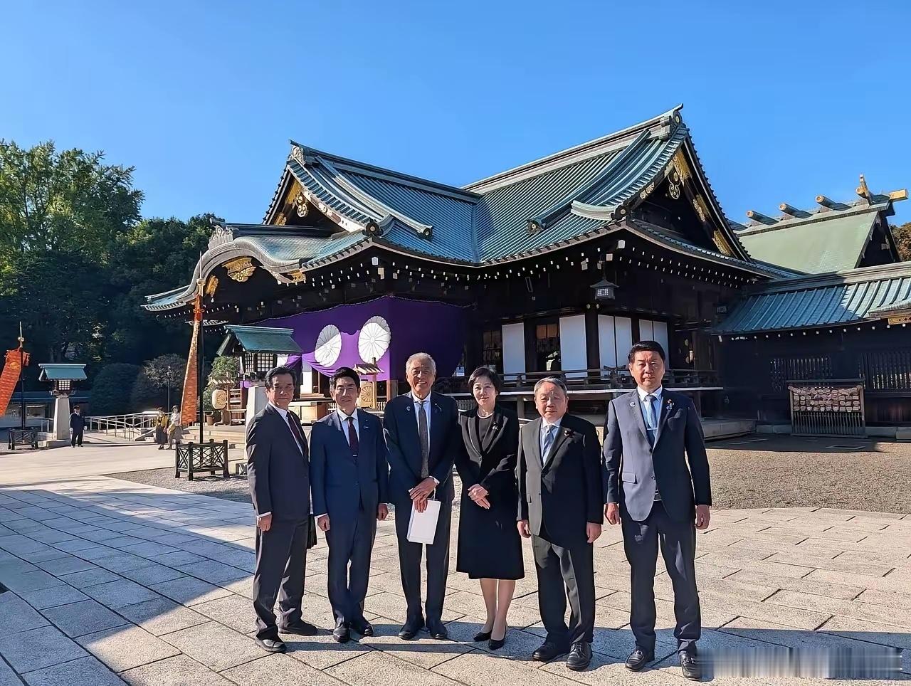果不其然！但凡日本有集体参拜战犯神社的活动，石平的身影一定会出现，还说自己以后将