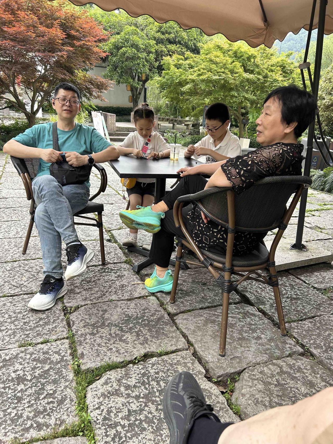 17. 中秋的温柔，藏在晚风里、月色里、一家人的欢声笑语里。