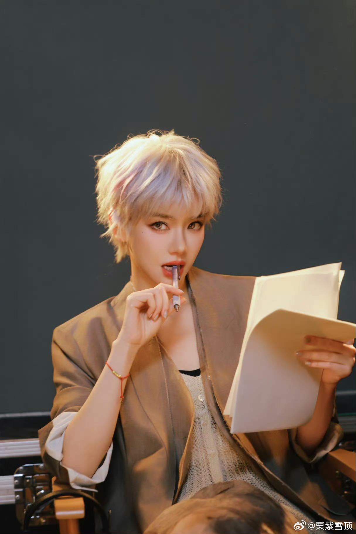 戚薇进入决赛圈一点不慌大侦探 戚薇真的太适合玩探案类游戏了，被怀疑也丝毫不慌张，