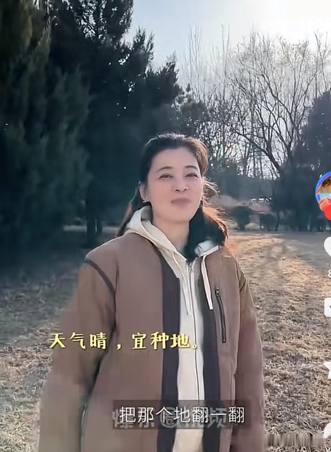 梅婷学种地，太可爱啦！
春回大地，万物复苏，三月，是植物生长的季节，梅婷向大叔学