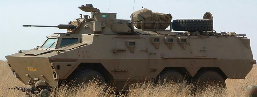 每天认识一件兵器 南非“蜜獾”步兵战车“蜜獾”（Ratel）是桑多克-奥斯特拉公