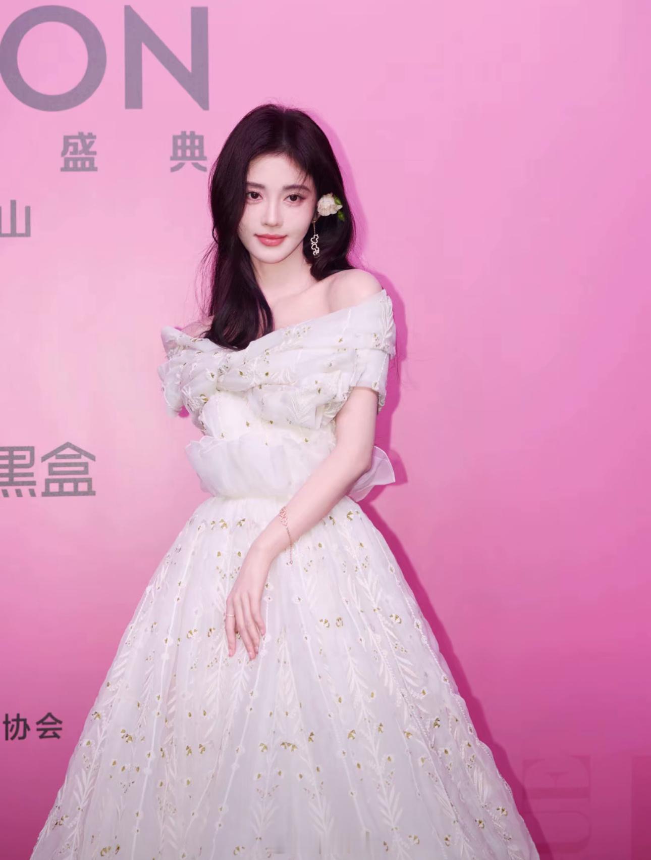 沈梦瑶与丝芭解约成功 恭喜独立艺人沈梦瑶！离开了丝芭的伞，发现外面没下雨！！！ 