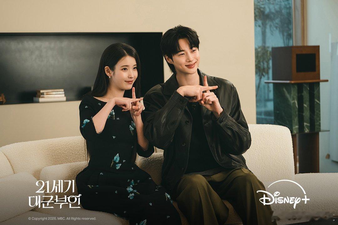 21世纪大君夫人  IU x 边佑锡 Disney+更新大君夫妇💑好养眼