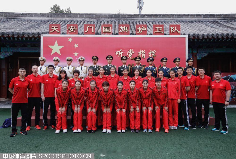 威武 朱袁张1块2毛9 中国女排