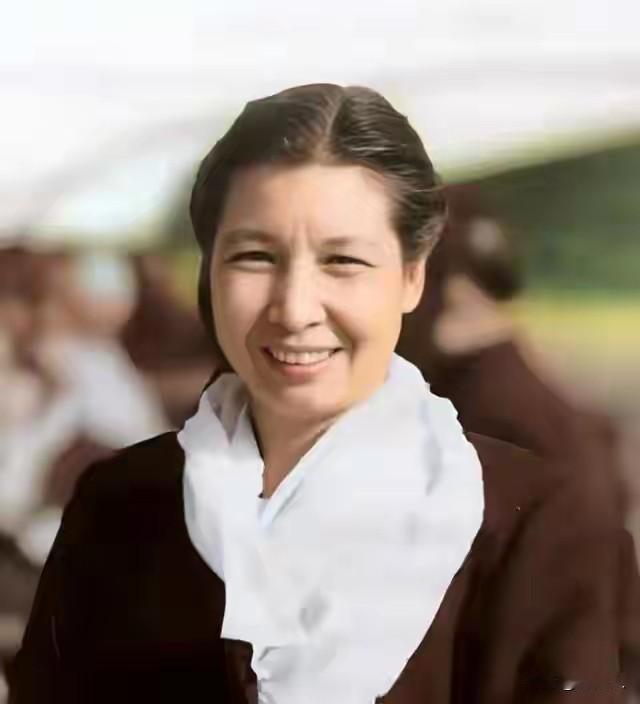 1928年，湖南宜章一个十七岁的姑娘扛起枪，跟着湘南起义的队伍上了井冈山。那个年