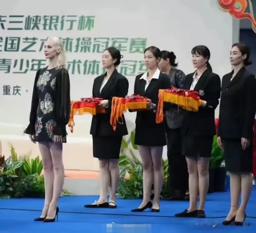 俄罗斯女孩，你觉得美吗？🌹
