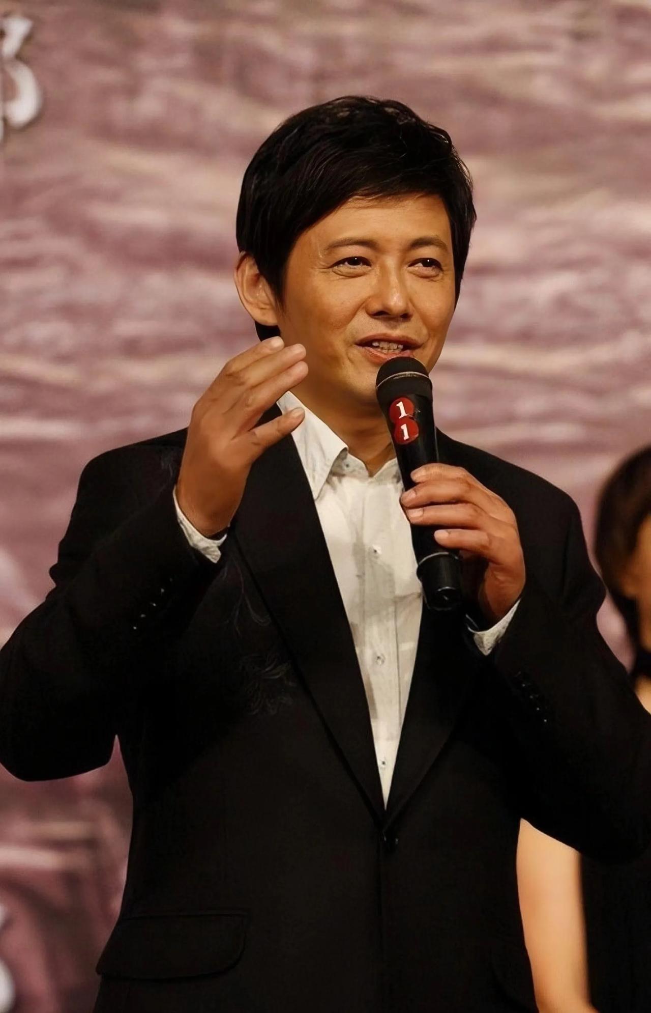 一天，程前带着亲生父母花20元给自己买的新鞋，美滋滋地回到了养父母家。第二天，他