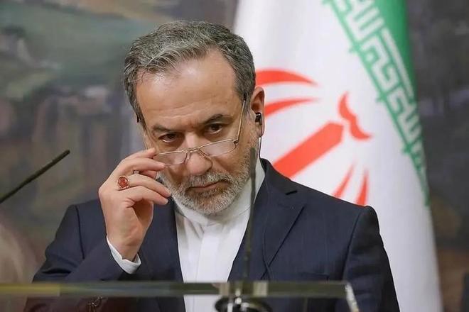 伊朗内部完成统一！
4月20日，在经历“全面放开霍尔木兹海峡”事件后，伊朗外长阿