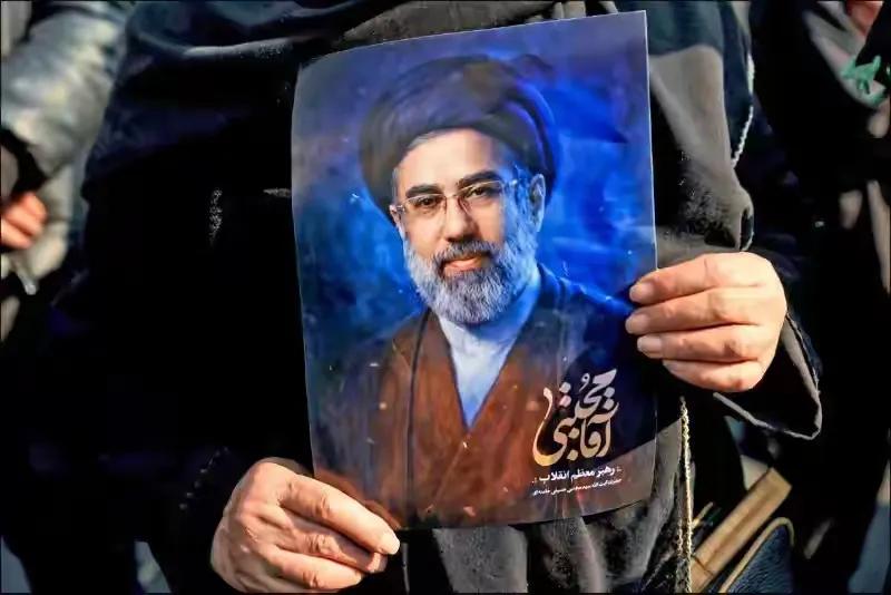 伊朗驻俄罗斯大使卡齐姆·贾拉利于3月17日通过社交媒体表示，关于伊朗最高领袖穆杰