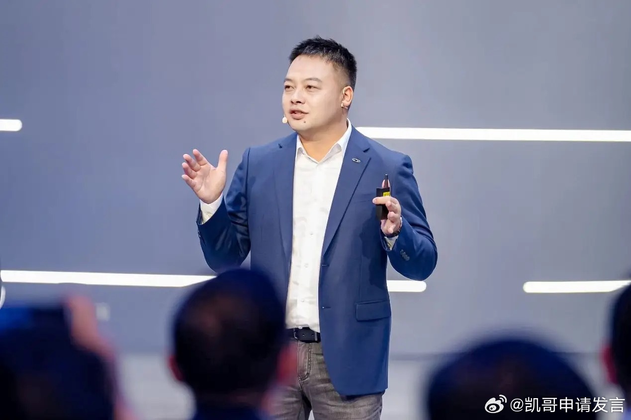 奇瑞高管称瞬间刹停违反物理学在奇瑞发布会上，奇瑞汽车执行副总裁李学用表示，在高速