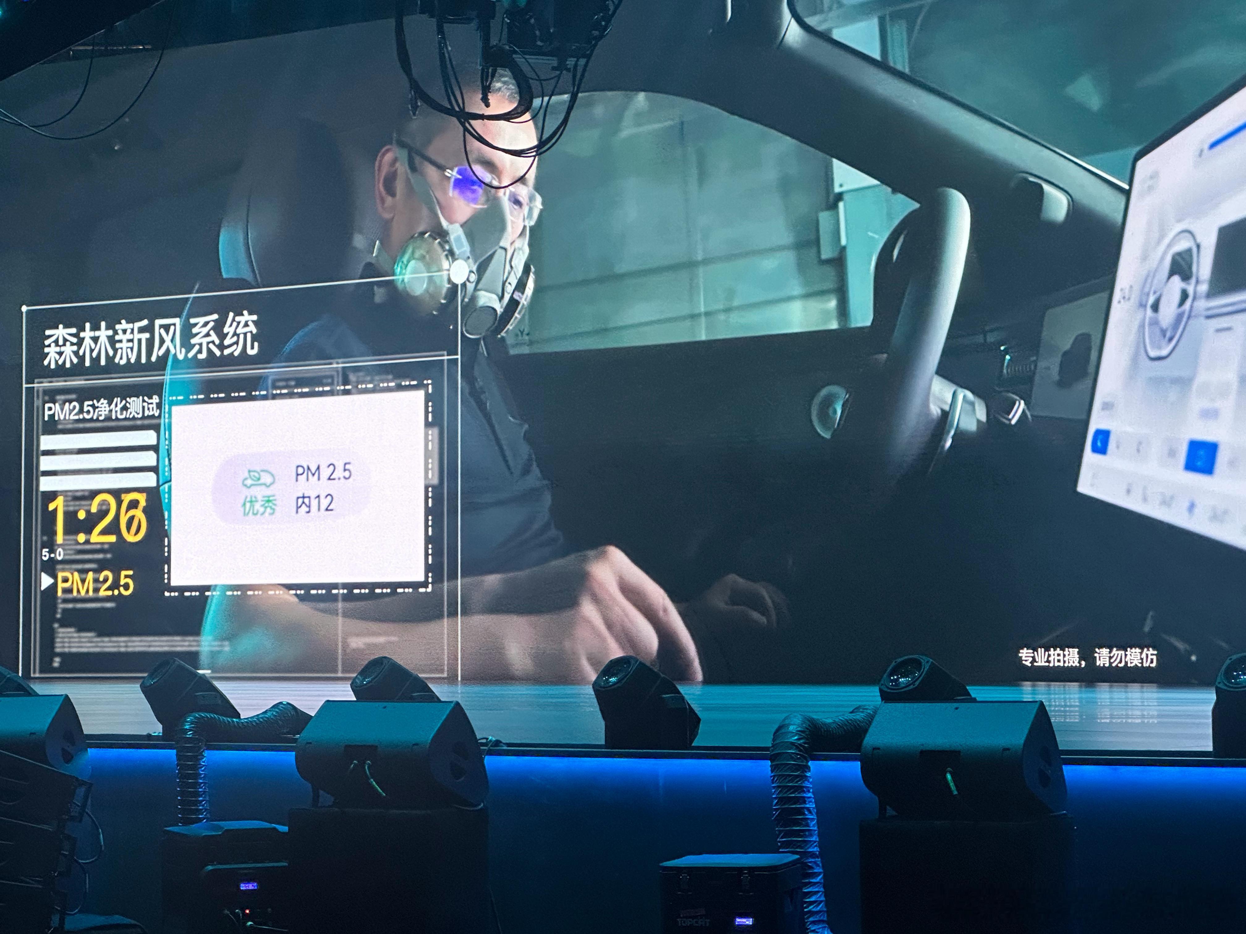 “我亲自试过，才敢推荐给用户。”在2025岚图用户之夜 上，看着它们家CEO戴着