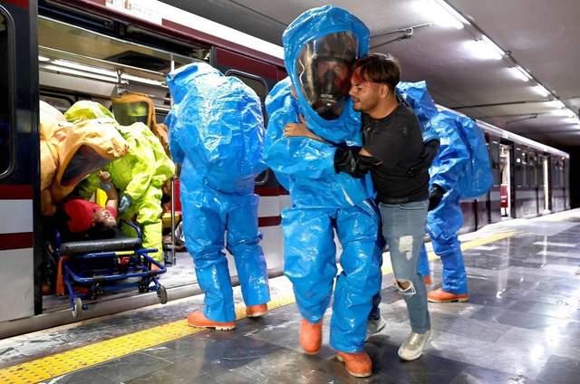 墨西哥阿兹特克体育场外，警方从大巴上搜出了59枚爆炸装置。

距离美加墨世界杯揭