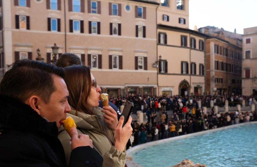 【罗马许愿池将对游客收费】12月20日电　面对日益增加的客流量，意大利首都罗马标