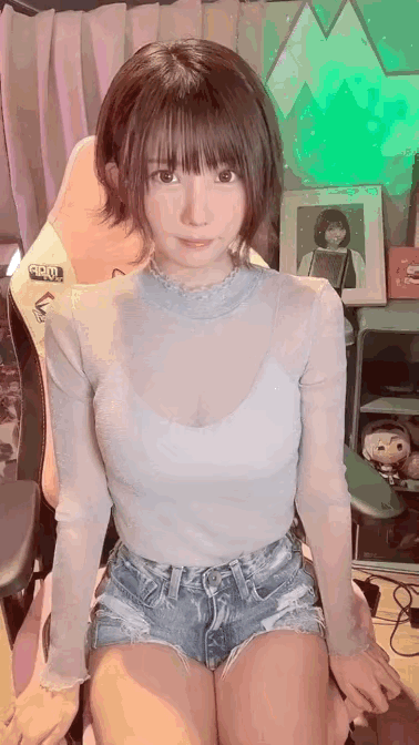 一直以为女孩子只有长发飘飘的样子，才是最好看的，万万没有想到断头发的小姐姐也能这