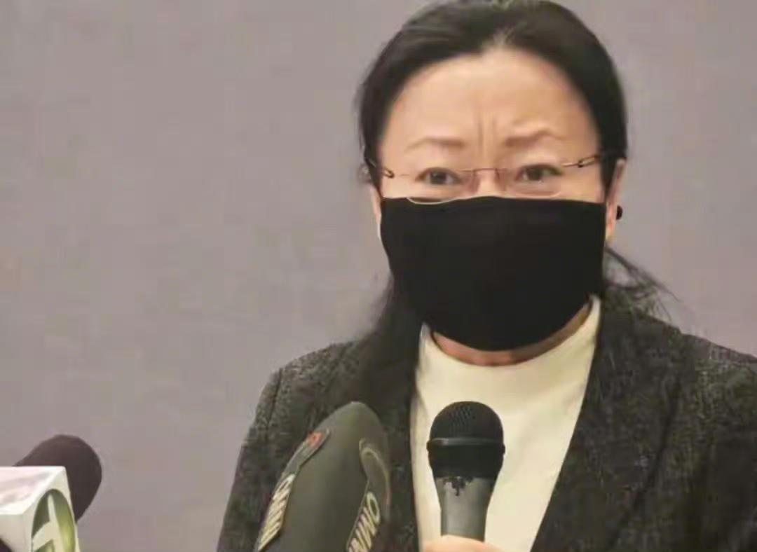 华裔母亲Ellen Lin的遭遇让无数人揪心，她捧着女儿的照片含泪控诉的样子，道