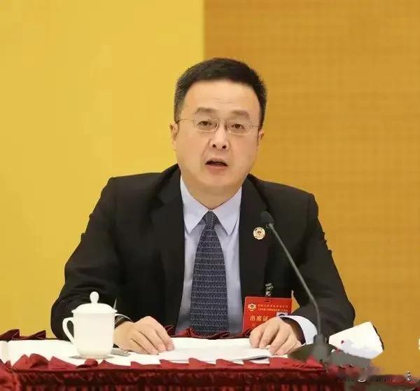 全国政协委员邵驰：破解“年轻人不愿进工厂”！
我认为最有效的办法：消灭不同工种之