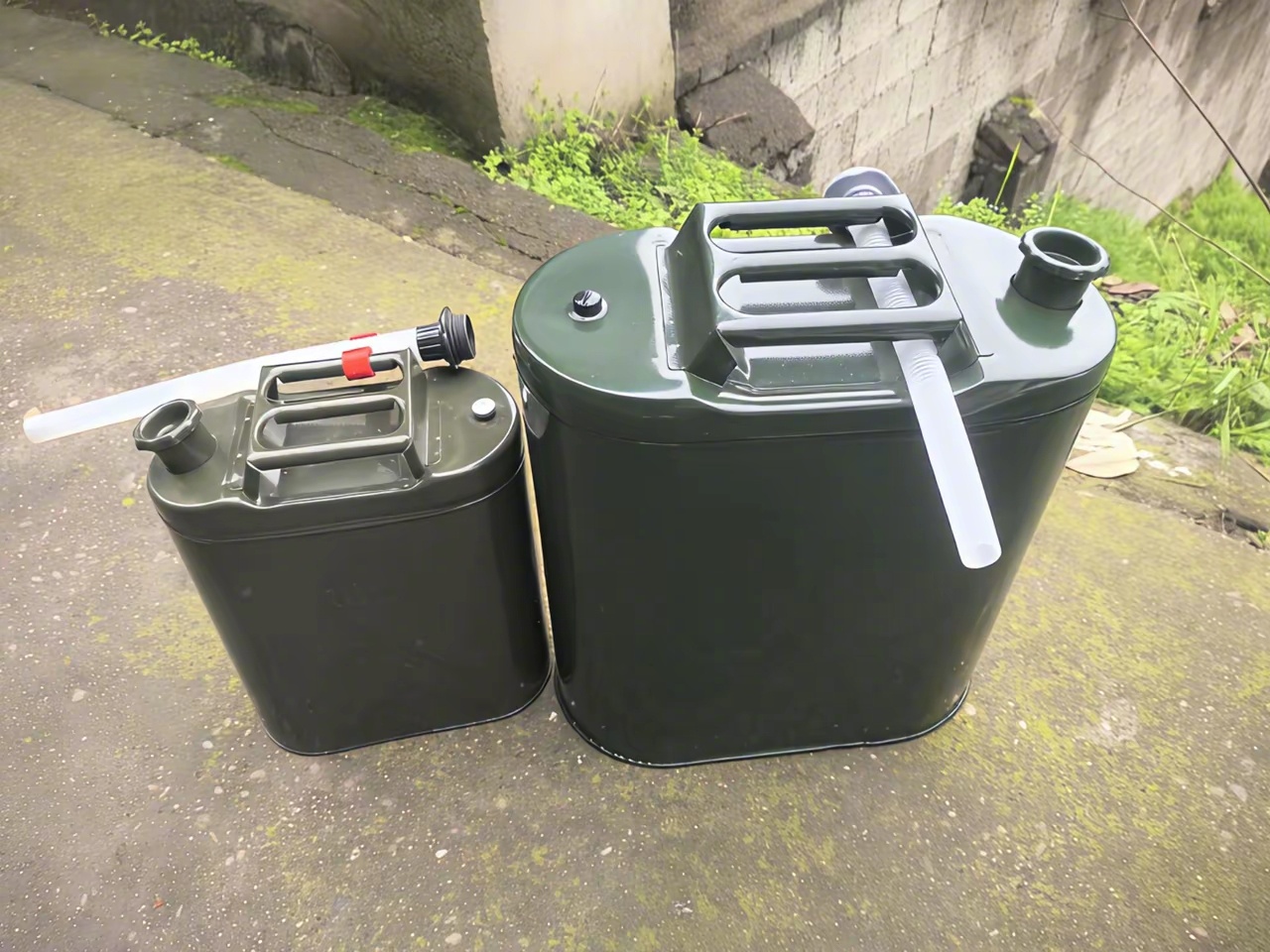 中国石化提示提前错峰加油  哈哈， 听说这种铁桶最近供不应求了。生产这种铁桶的厂