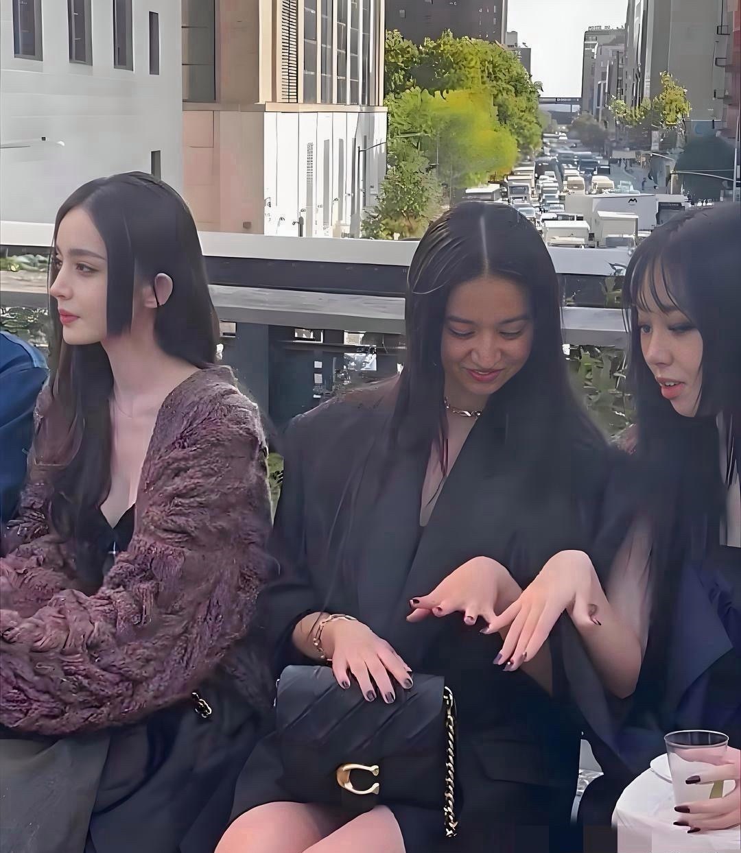 在绝对的美貌面前 脸的大小不值一提 ​​​
