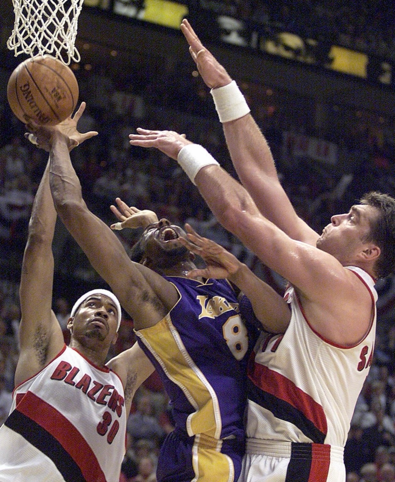 篮天下1999-2000赛季的华莱士 & 萨博尼斯，开拓者二人组💪🏻Imag