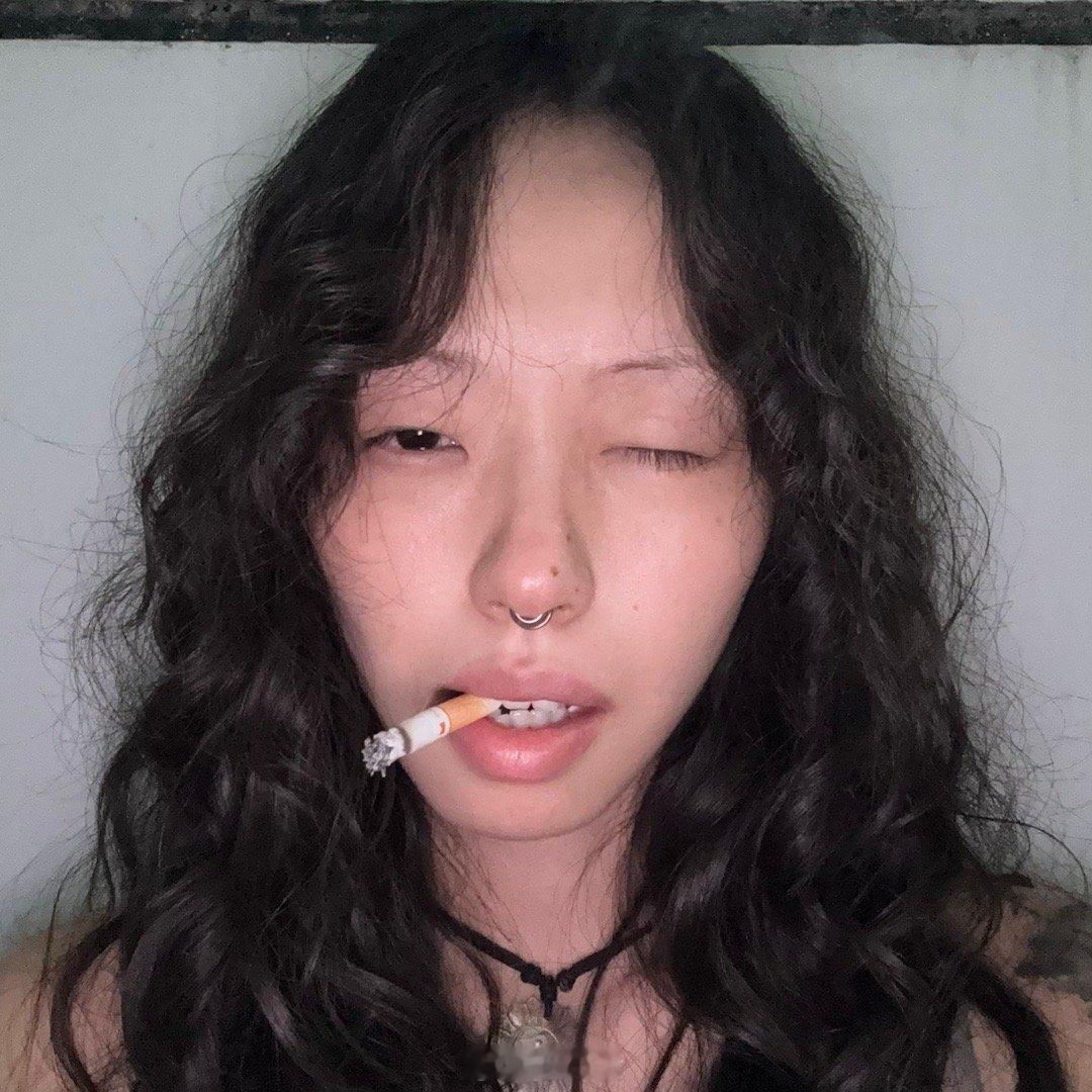 有没有🚬不熏眼睛的抽法，被熏到不敢抽了啊…… ​​​