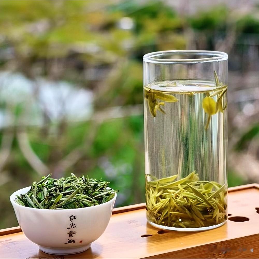 《茶魂真如·偈颂体》
沸水翻腾试玉芽，初时怯浪意如麻。
静观千转烟云敛，方悟真如