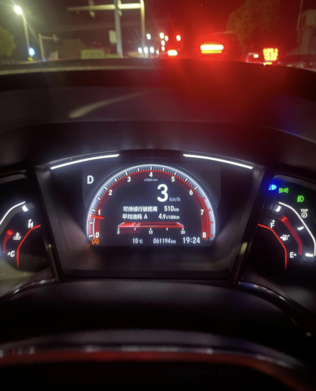 大家看看我这油耗，我觉得在燃油车省油这一块，10代思域应该算是佼佼者了