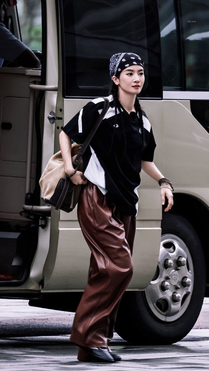 李晟直播cos海盗哇趣！李晟这个造型也太帅了吧！！！ ​​​