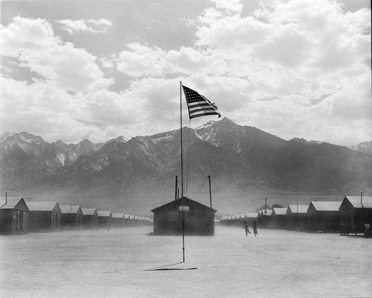 美国也建过集中营，你信不？美国是个移民国家不假，许多人愿意迁居美国也不假。但是在