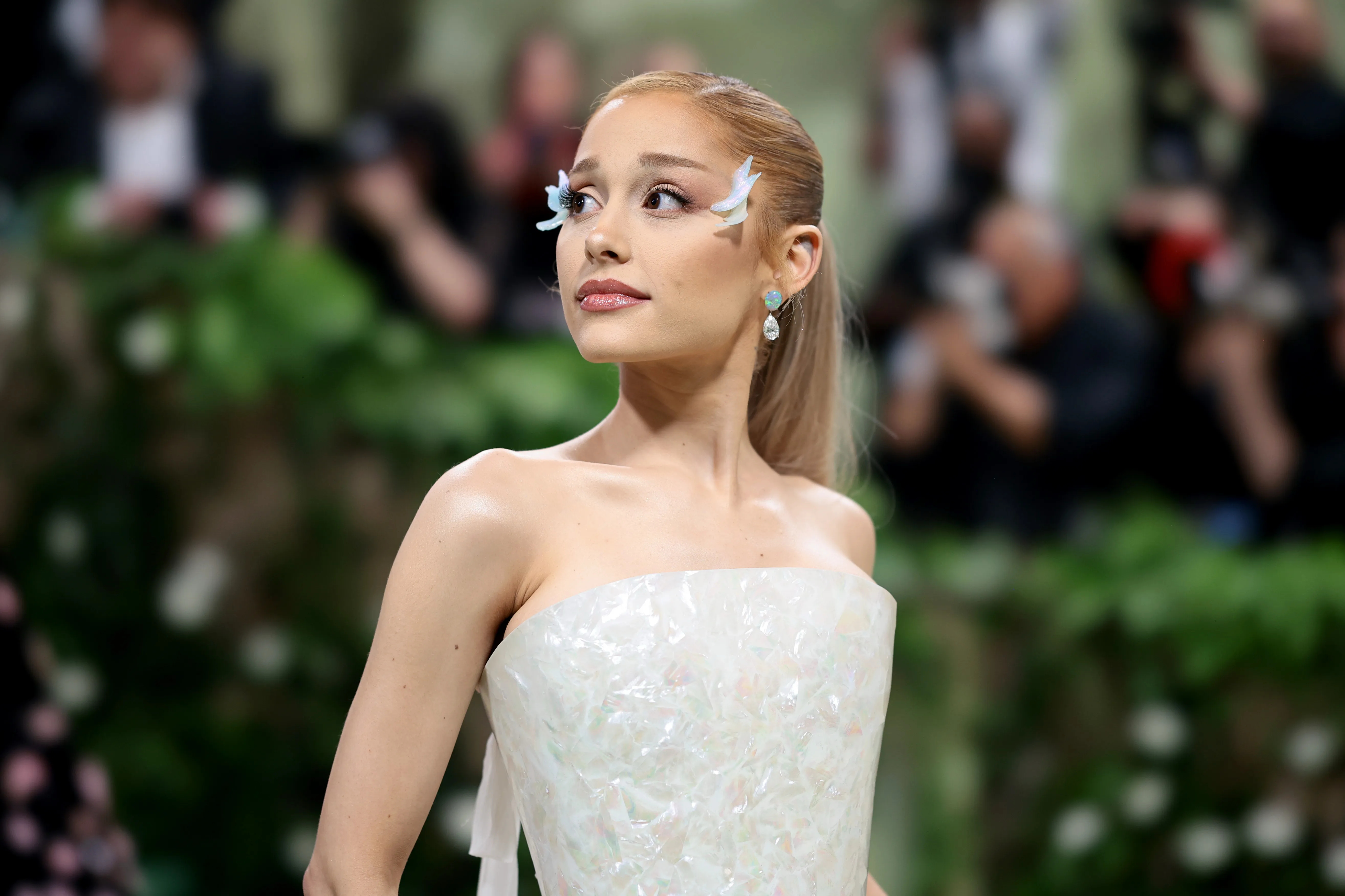 卧槽！A妹或演邦女郎？！[抓狂]Ariana Grande被爆是新007电影联合