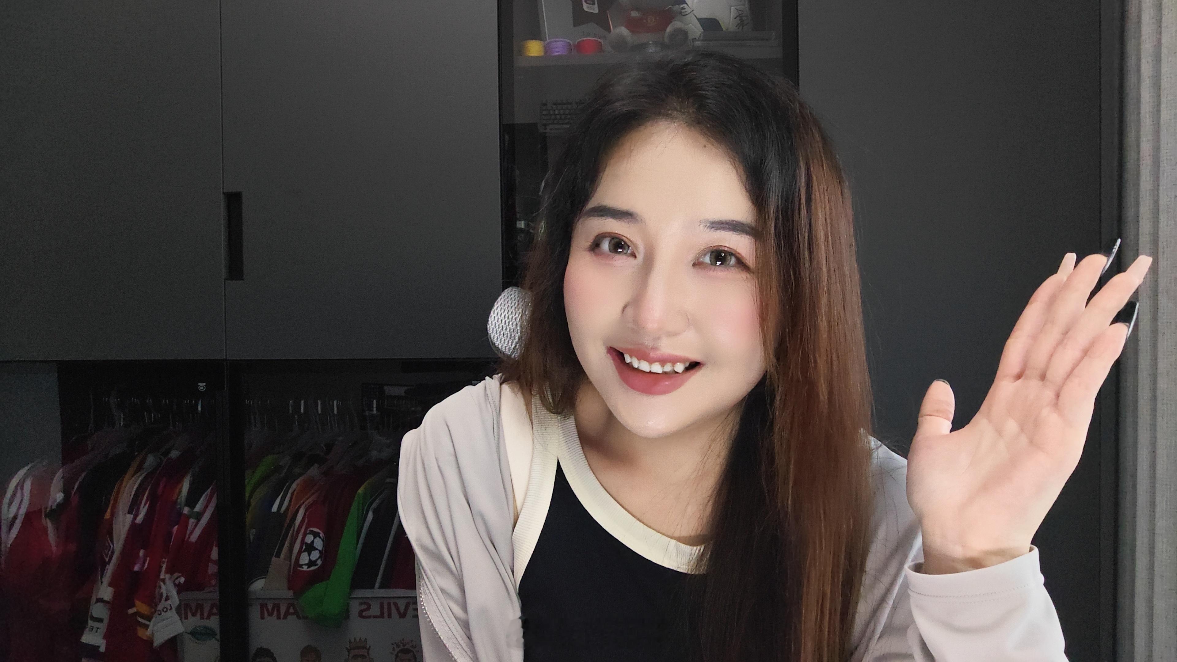 整理相册发现两张被遗忘的自拍 