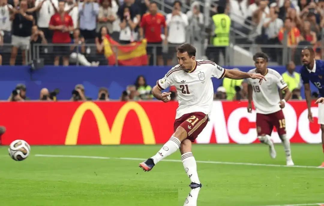 0-2！高卢雄鸡轰然倒下！这场球看完，不知道多少法国球迷要在深夜破防。全场被西班