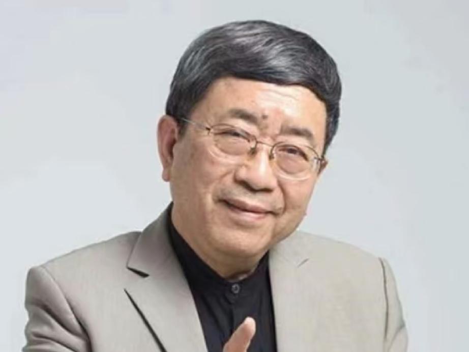 如何评价余秋雨余秋雨是著名文化学者与散文家。他以《文化苦旅》等著作开创“文化大散