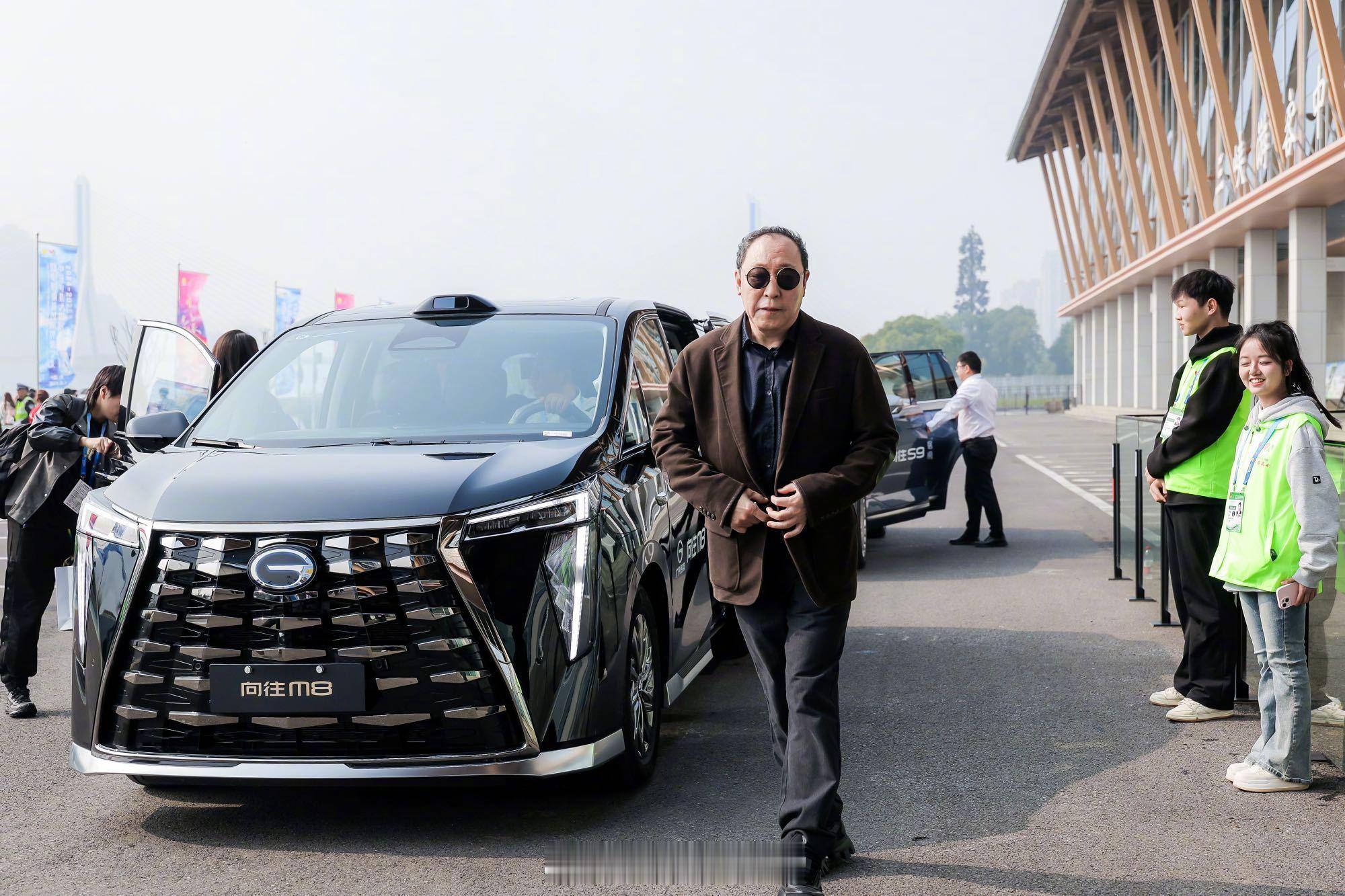 传祺M8载着华语电影圈到场 传祺这是咋了？正儿八经的赞助活动，居然把早就停产的老