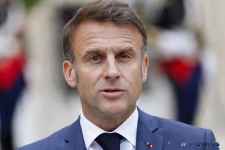 马克龙还劝中方“三思而行”，也不看看自己几斤几两。
他在经贸上，一会儿说倾向与中