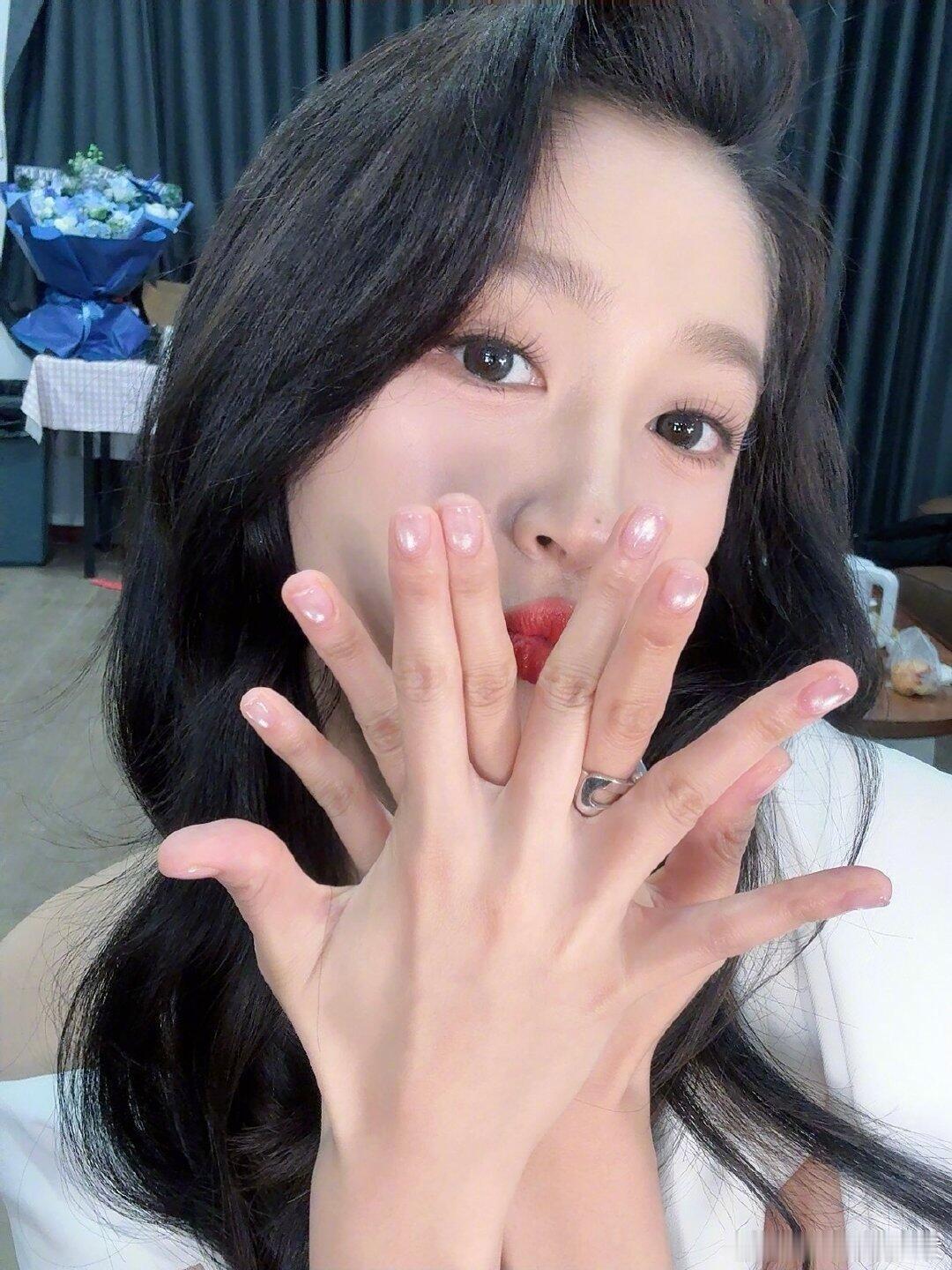 关晓彤 