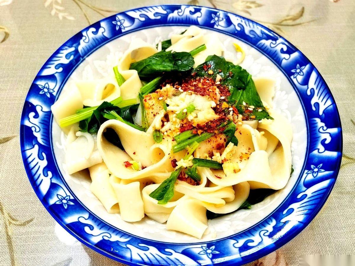 下午三点收到条微信，“不回来吃了”。
得，我这吭哧瘪肚想好的一大桌子菜，什么牛肉