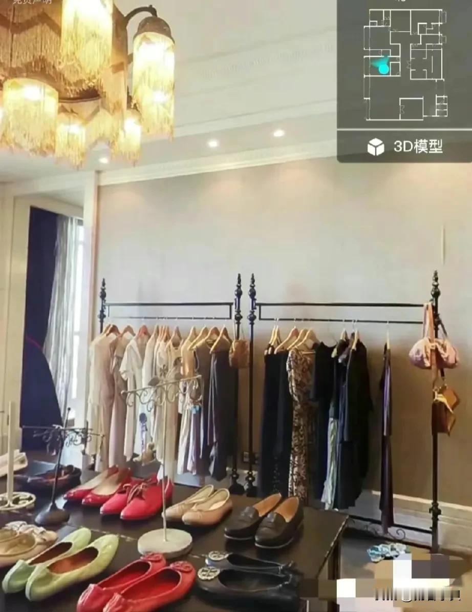 汪小菲与大S北京婚房细节照片曝光。
装修豪华，富丽堂皇家具与装饰品。
存放着很多