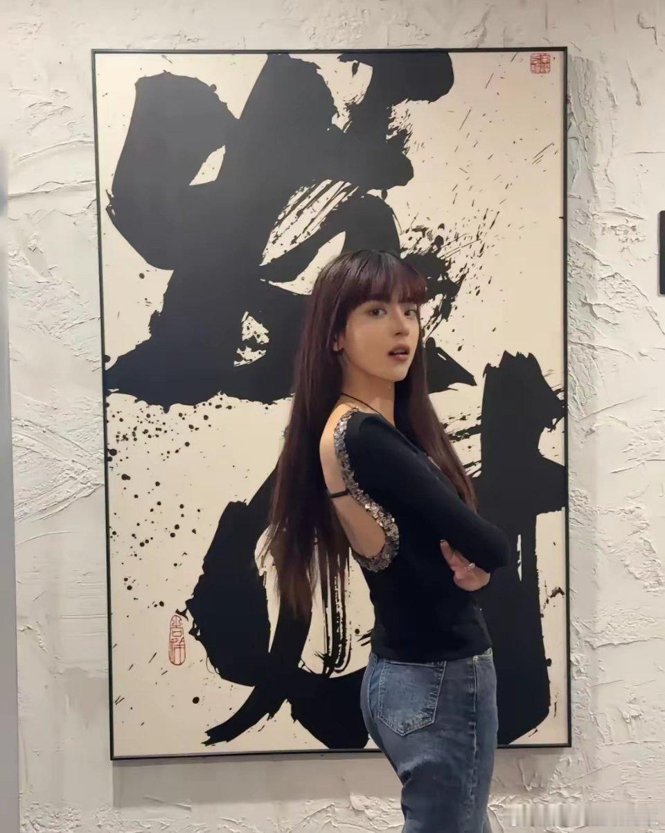 现在的女孩子懂事越来越早了，早就只对发财感兴趣了。 