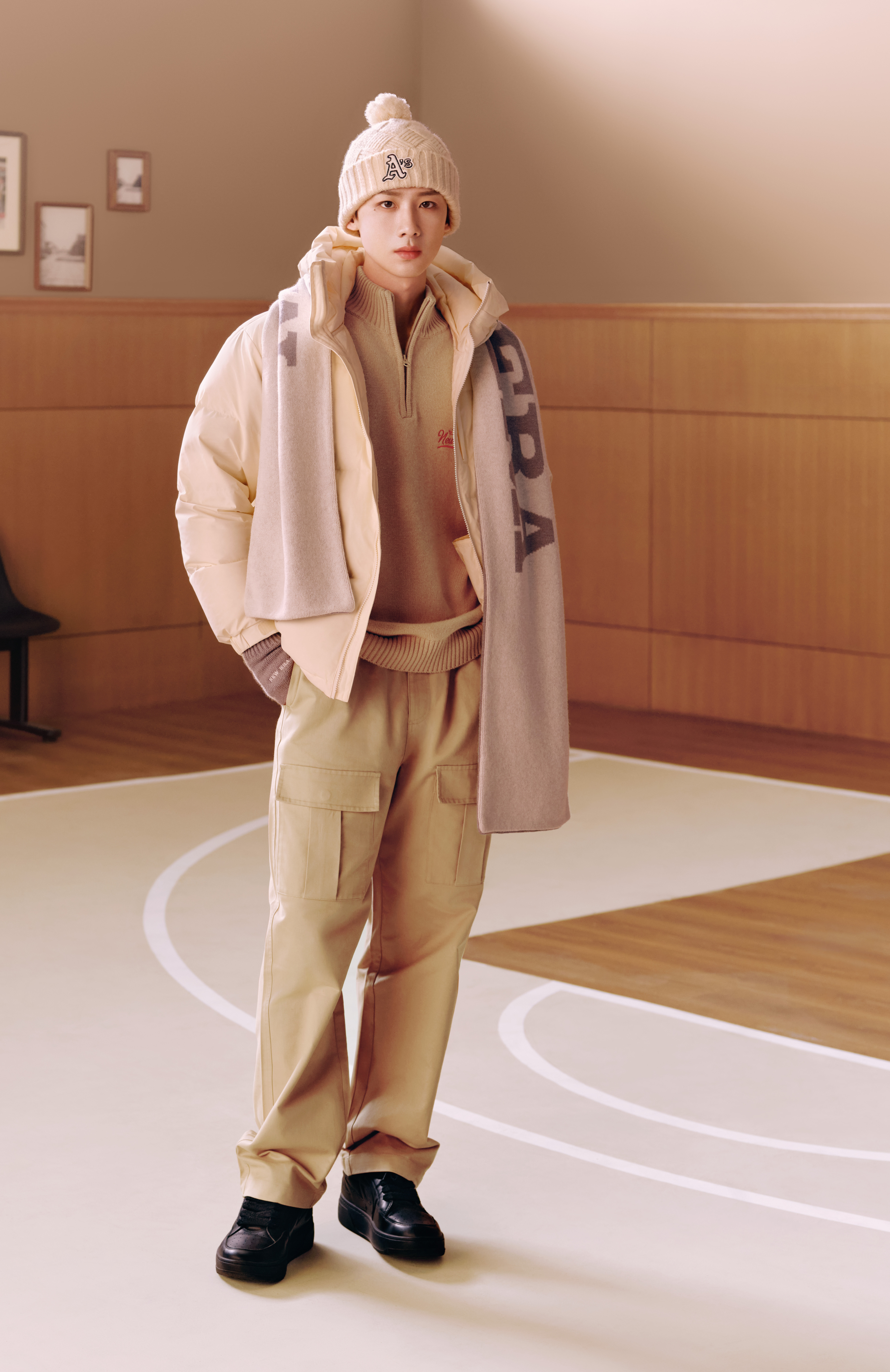 谁允许白敬亭这么会穿 白敬亭的冬日衣橱也太会选了！日常靠米色针织帽 + 同色系羽