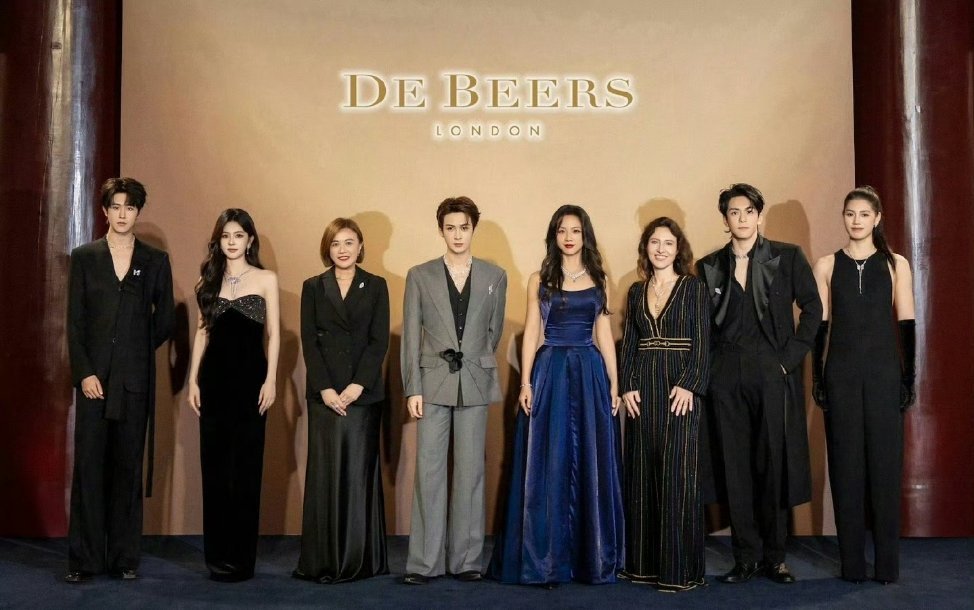 戴比尔斯发布晚宴合影  汤唯、檀健次 双 C位没错吧！ ​​​