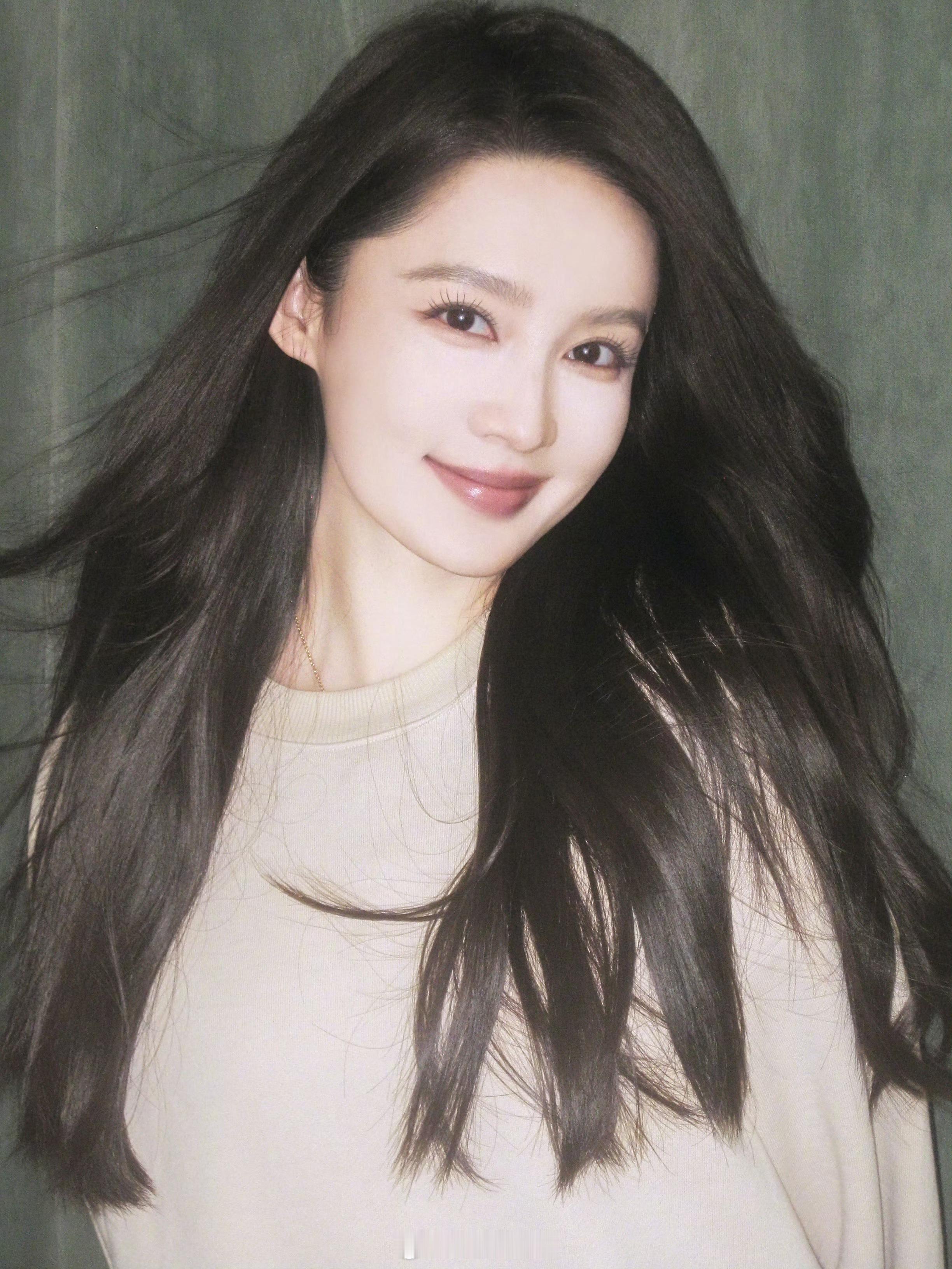 李沁这张照片太美啦，是非粉都惊艳的程度。 