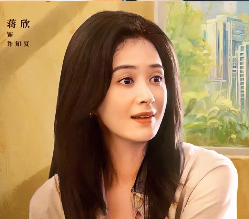 蒋欣一出场，戏就活了。
华妃疯得让人恨，樊胜美苦得让人疼，许知夏一哭，全剧都静了