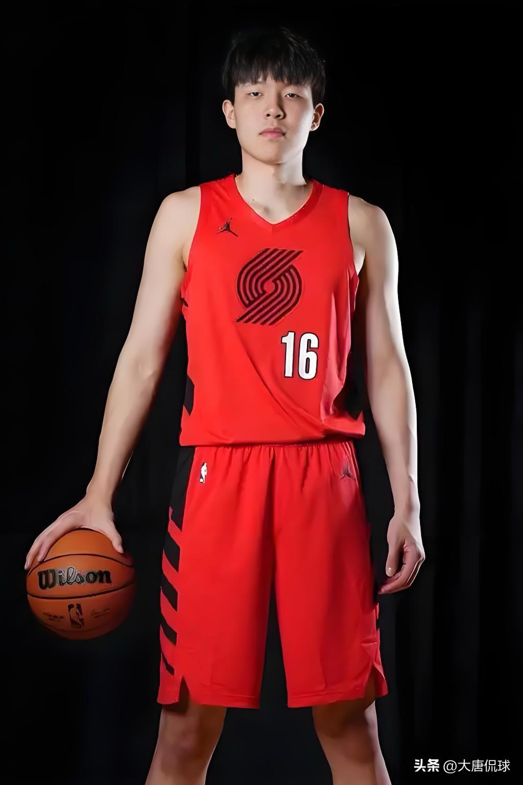 同样是中国内线，杨瀚森跟周琦一对比，这5个差距真的太扎心了！

1. 出场全是垃