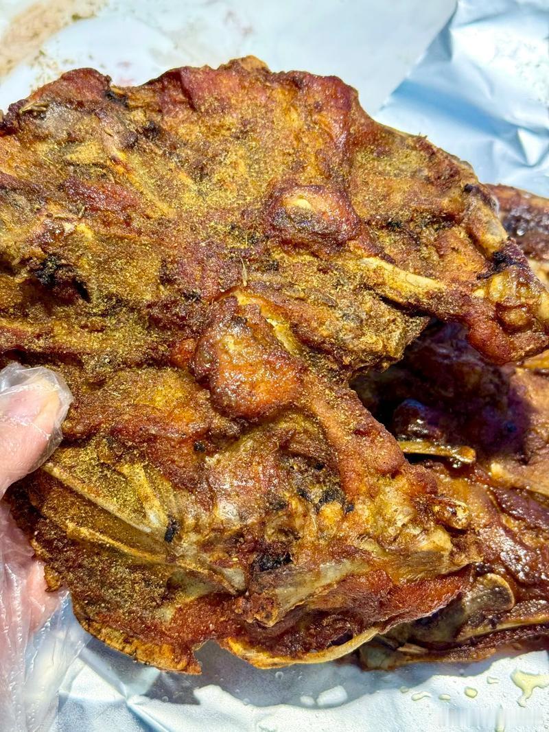 一直不理解鸡架这种食物其实没吃过鸡架的人肯定不理解，以为鸡架没有肉，实际上鸡架里